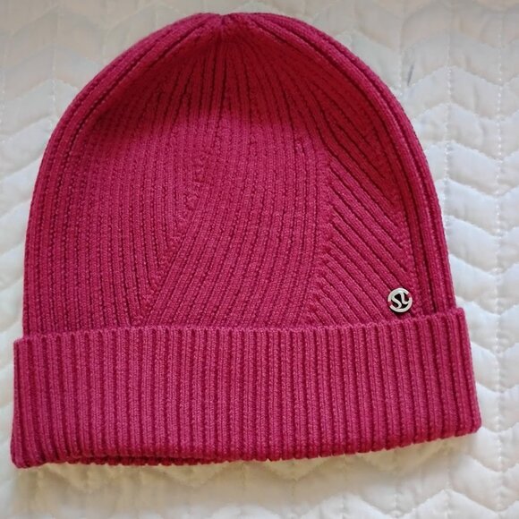 Lululemon Women's Violet Red Twist Of Cozy Merino Wool Knit Beanie - Picture 2 of 3